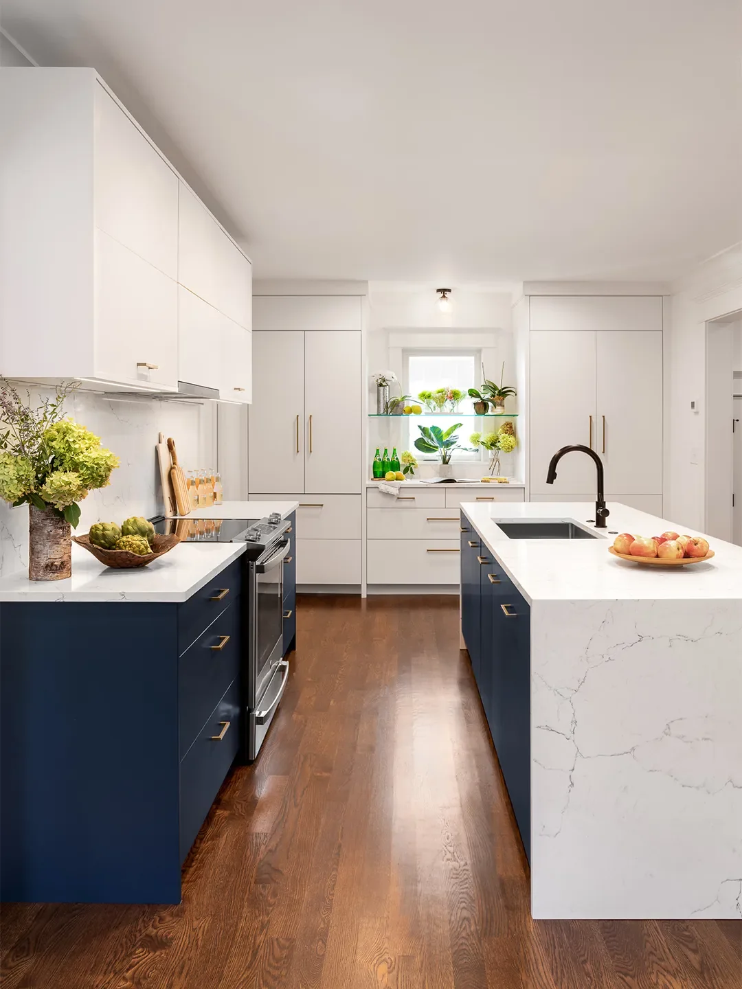 13 Navy Blue Kitchens, and Not a Nautical One in Sight