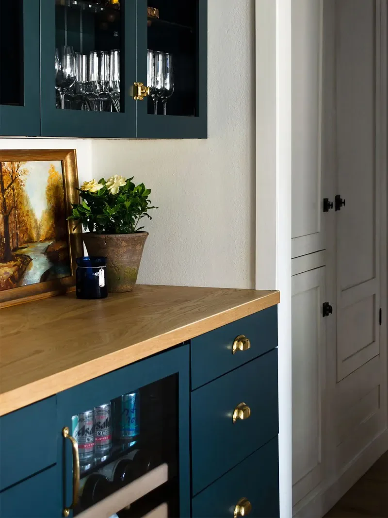 13 Navy Blue Kitchens, and Not a Nautical One in Sight