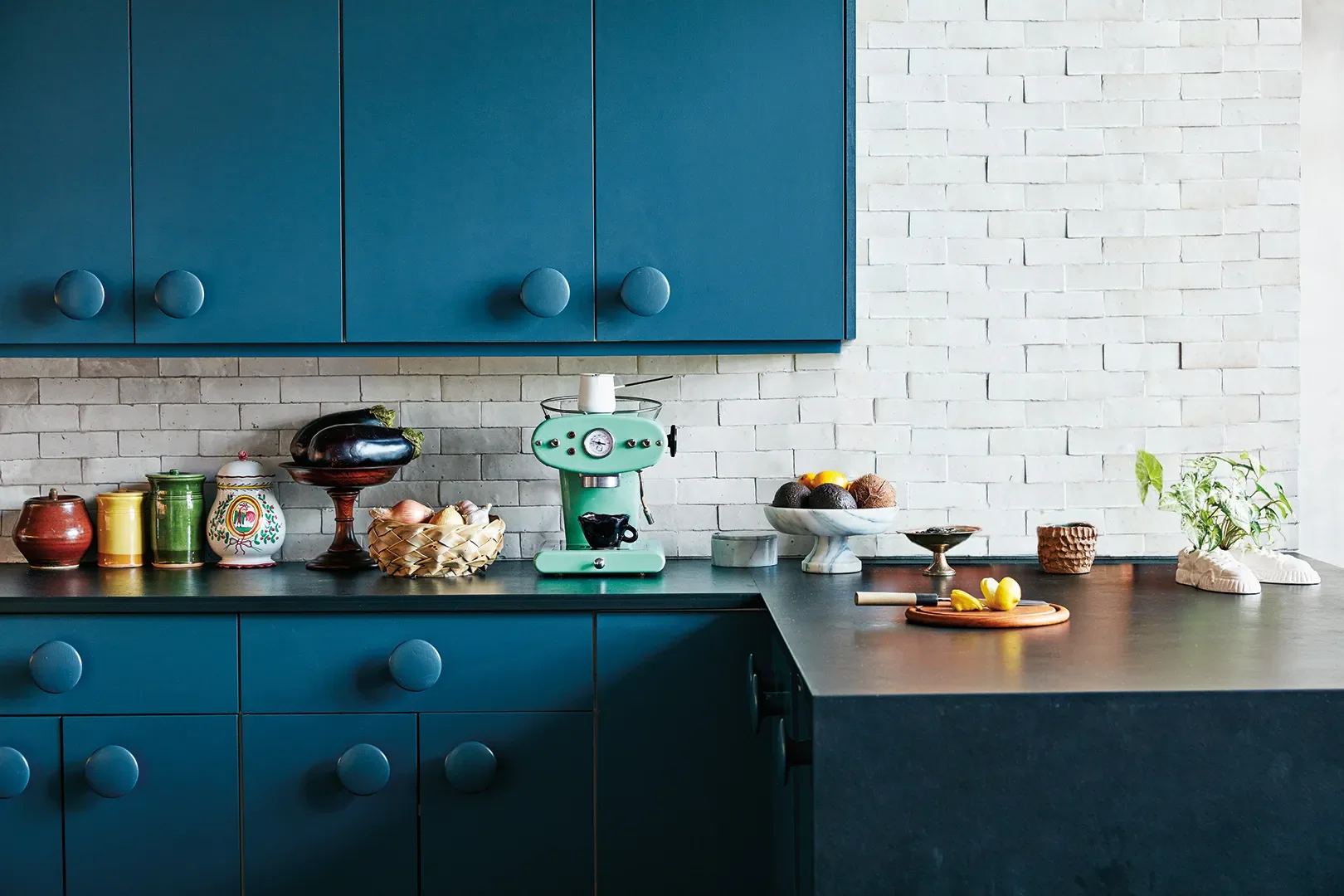 13 Navy Blue Kitchens, and Not a Nautical One in Sight
