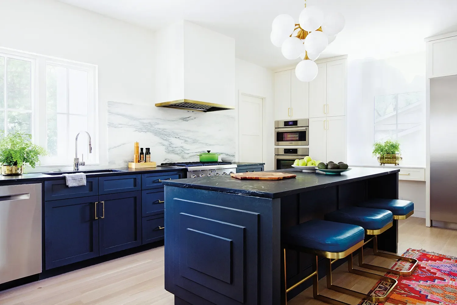 13 Navy Blue Kitchens, and Not a Nautical One in Sight