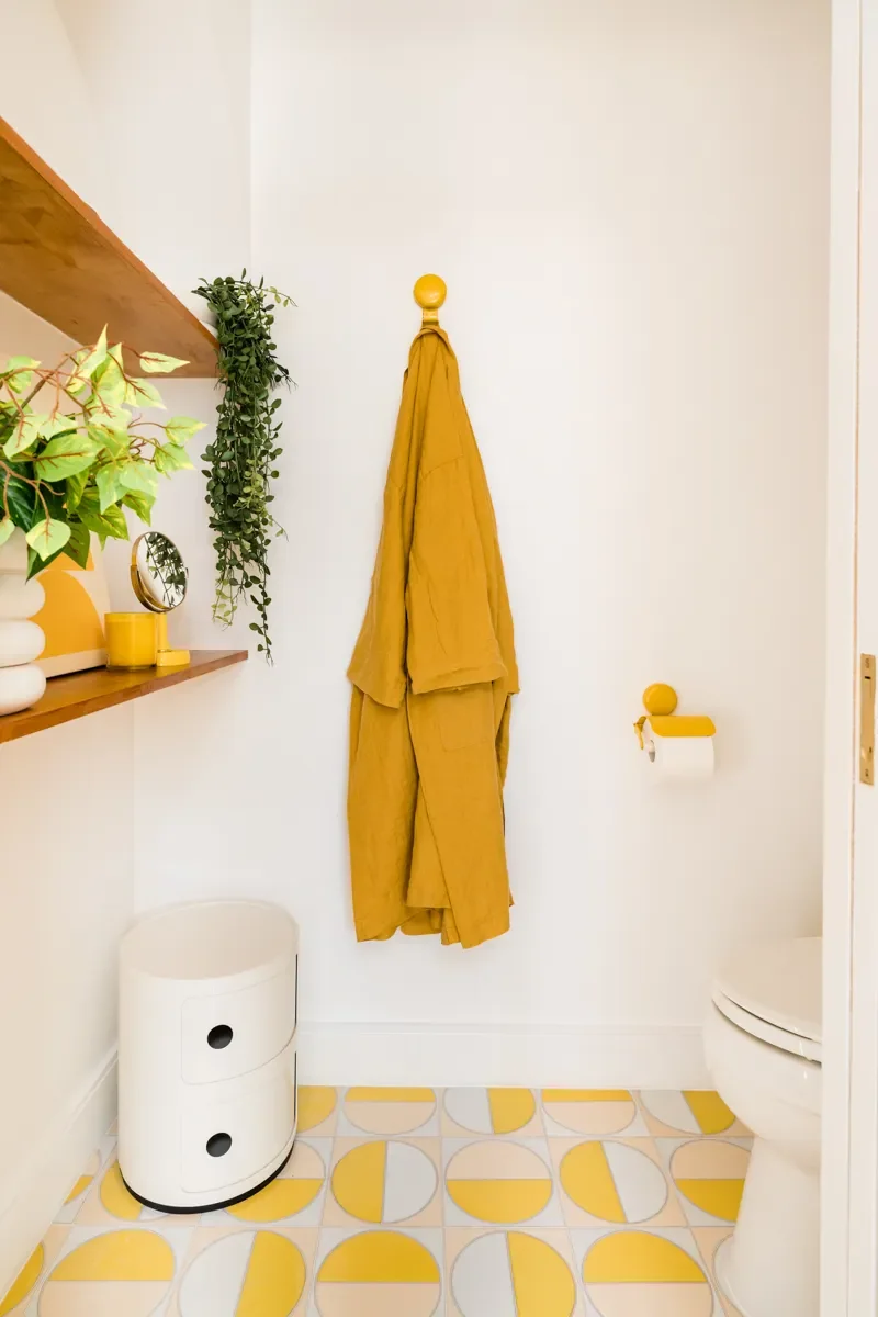 A ’70s Sunken Tub Was the One Thing That Stayed in This Retro Bathroom Refresh