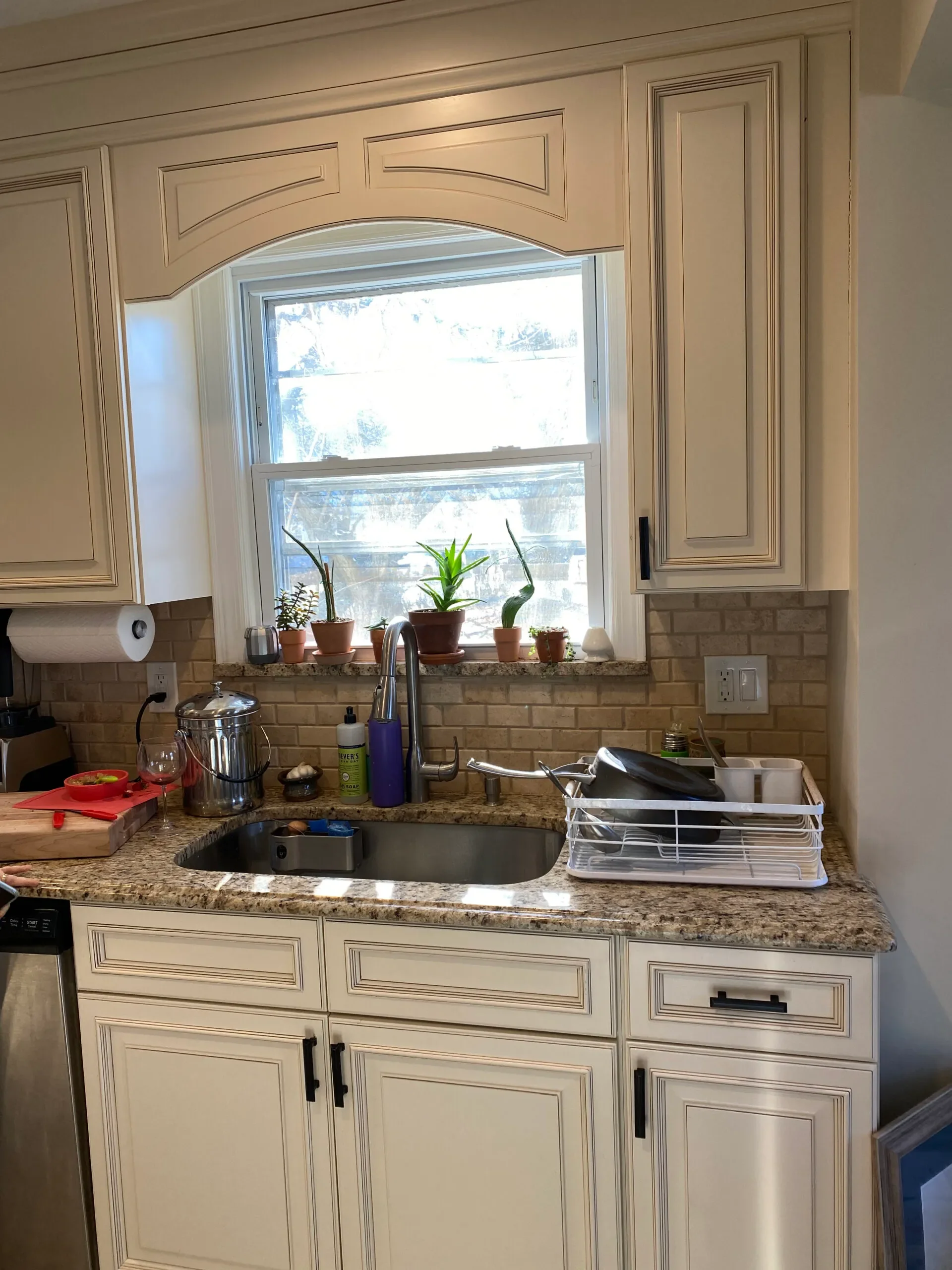 Dueling Backsplashes Give This New Jersey Kitchen Twice the Personality