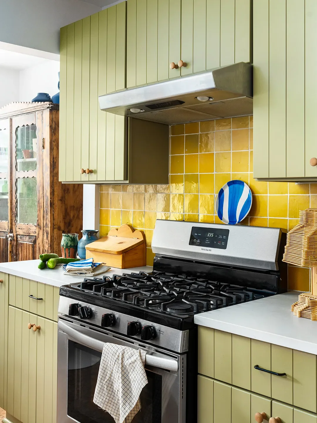 Dueling Backsplashes Give This New Jersey Kitchen Twice the Personality