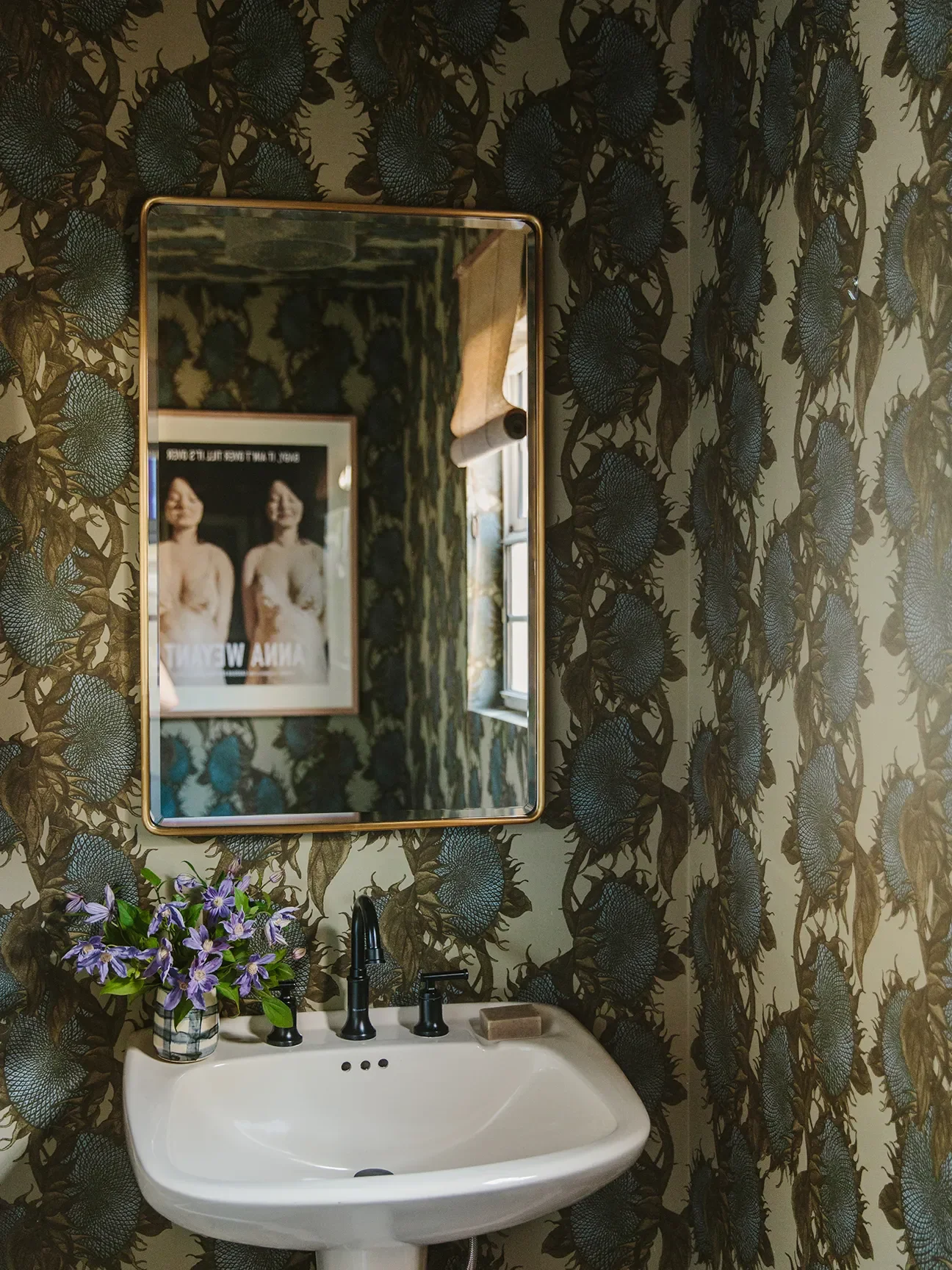 Flowers Got This L.A. Photographer Through 6 Months in the Hospital, So She Made Her Home an Ode to Them