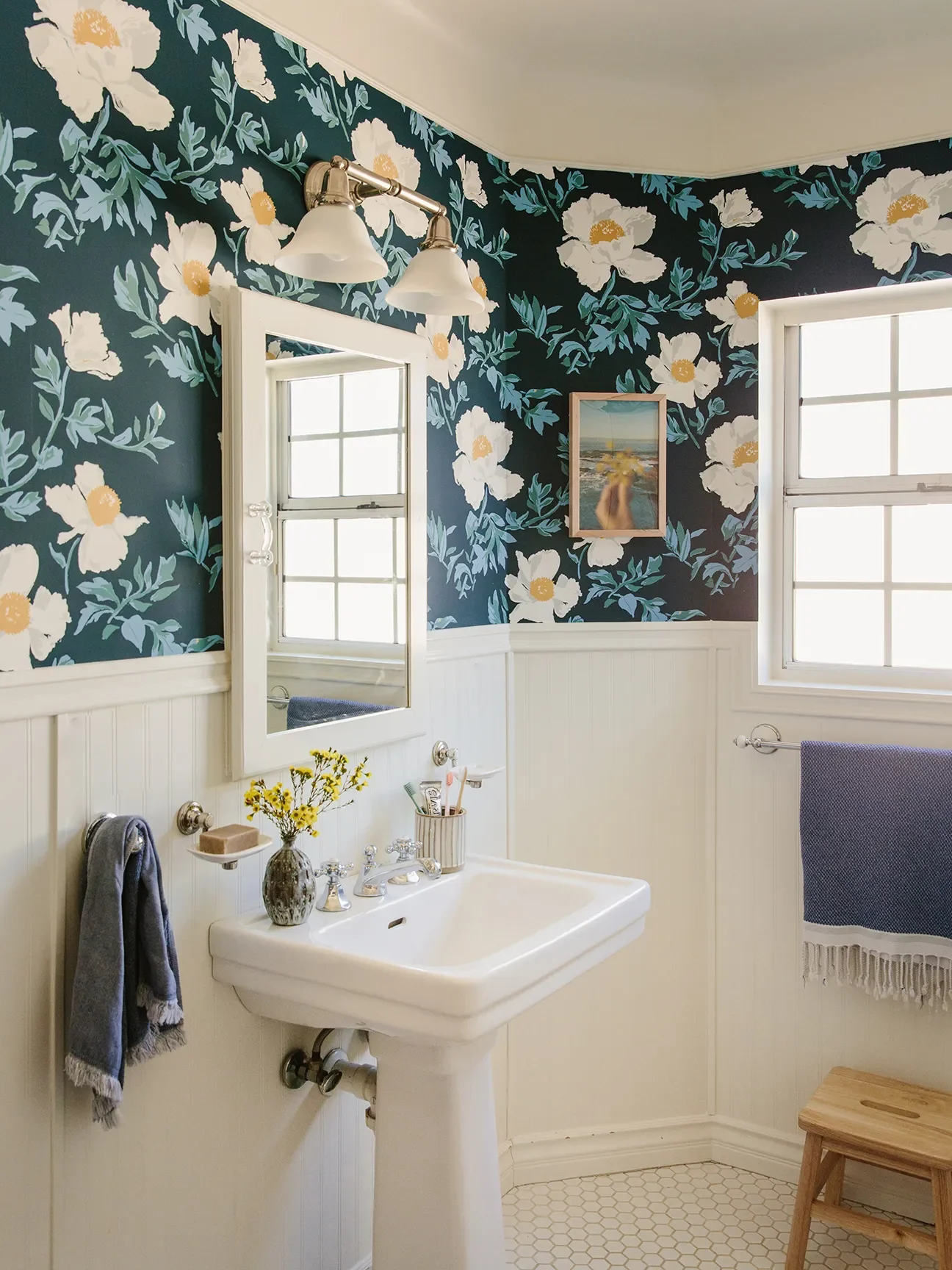 Flowers Got This L.A. Photographer Through 6 Months in the Hospital, So She Made Her Home an Ode to Them