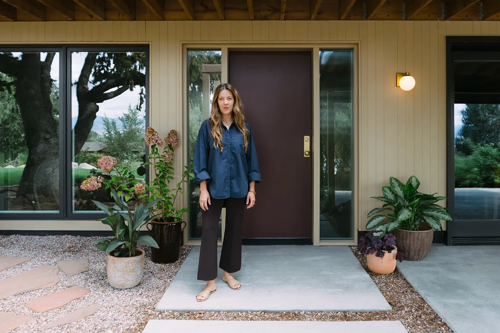Local Pink Flagstone and Foraged Leaves Inspired This Hillside Denver Home's Soothing Palette