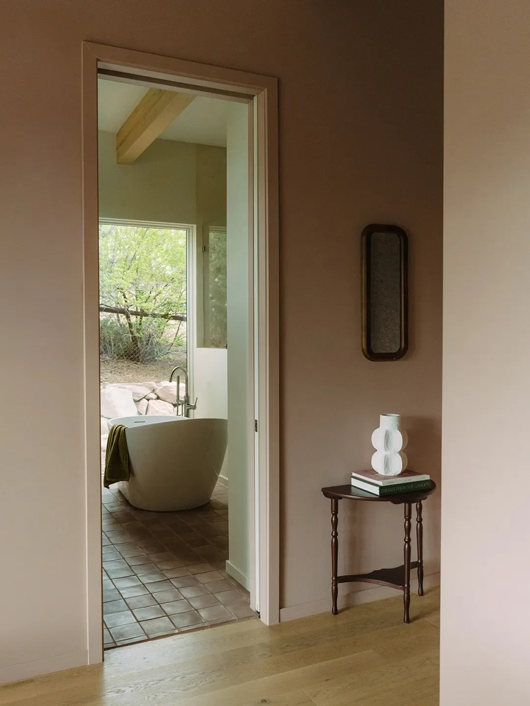Local Pink Flagstone and Foraged Leaves Inspired This Hillside Denver Home's Soothing Palette