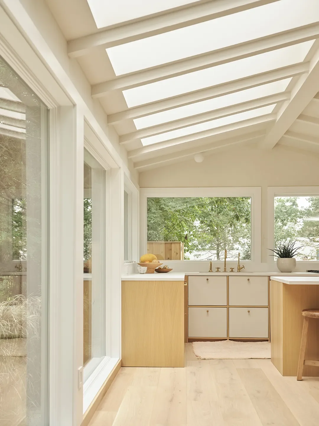Soft, Glowy Light Is the Main Character in This Calming East Hamptons Home