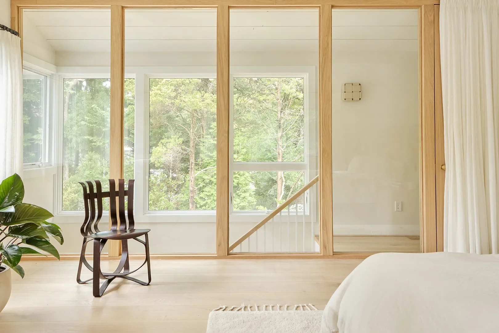 Soft, Glowy Light Is the Main Character in This Calming East Hamptons Home