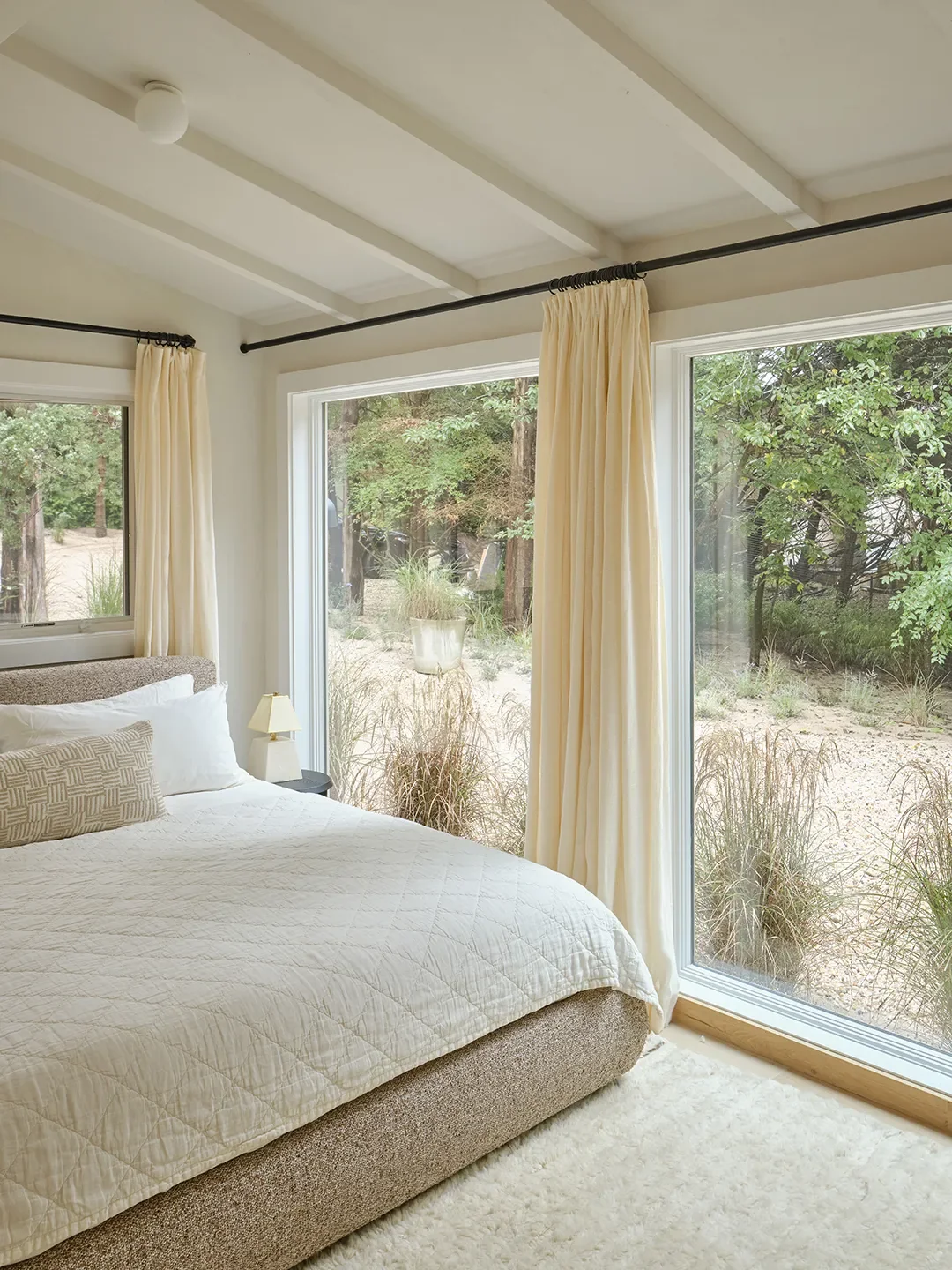 Soft, Glowy Light Is the Main Character in This Calming East Hamptons Home