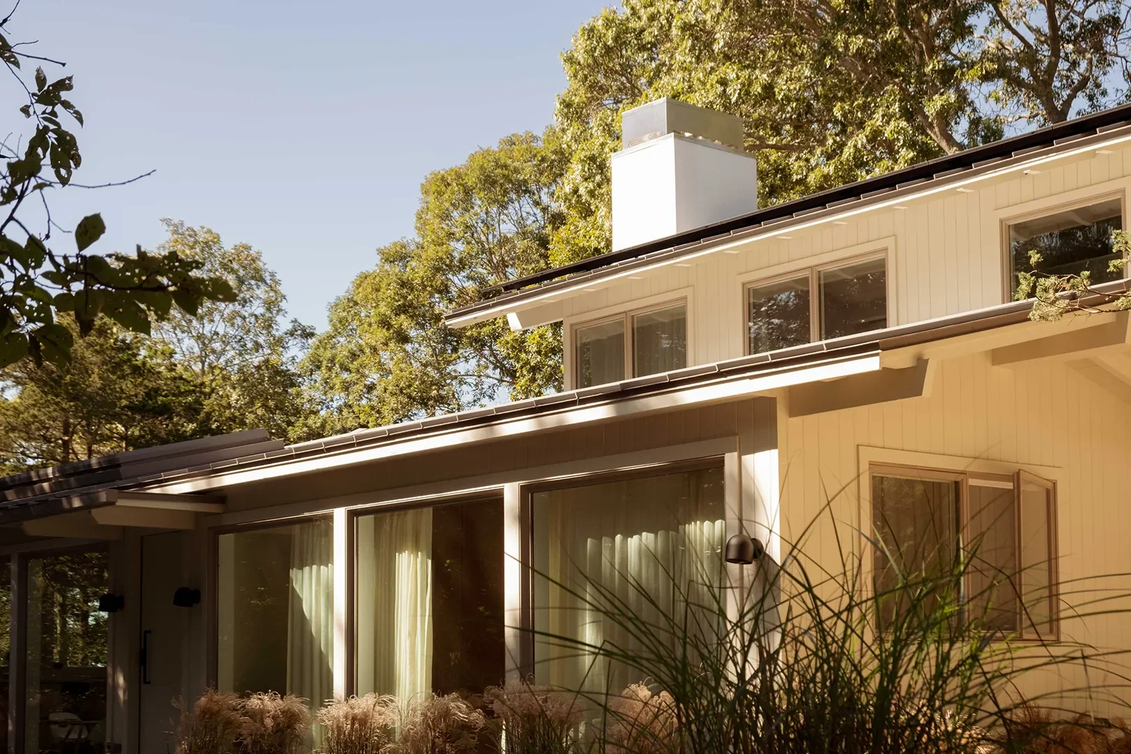 Soft, Glowy Light Is the Main Character in This Calming East Hamptons Home