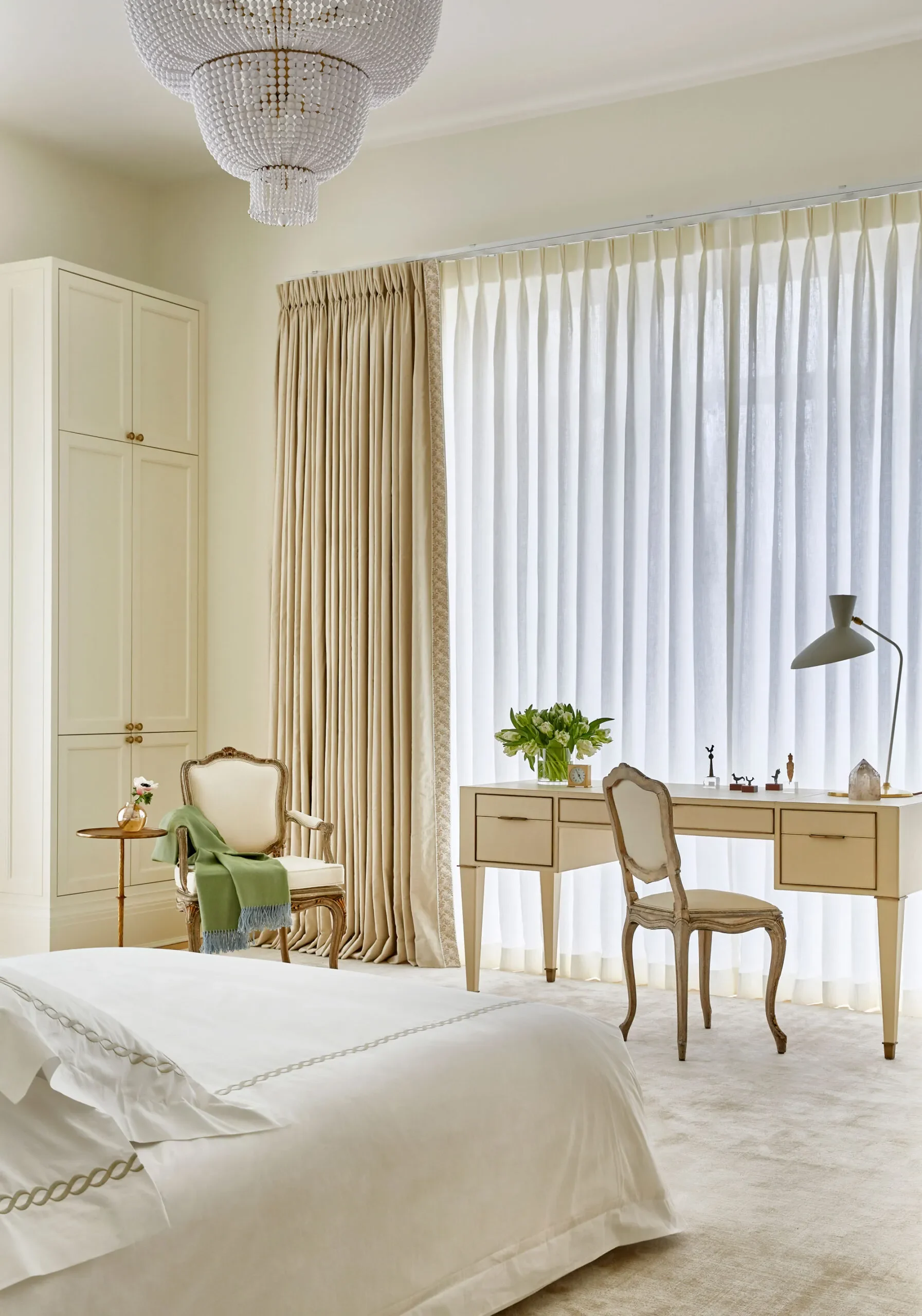 The Best Warm White Paint Colors, as Seen in 8 Designers' Favorite Spaces