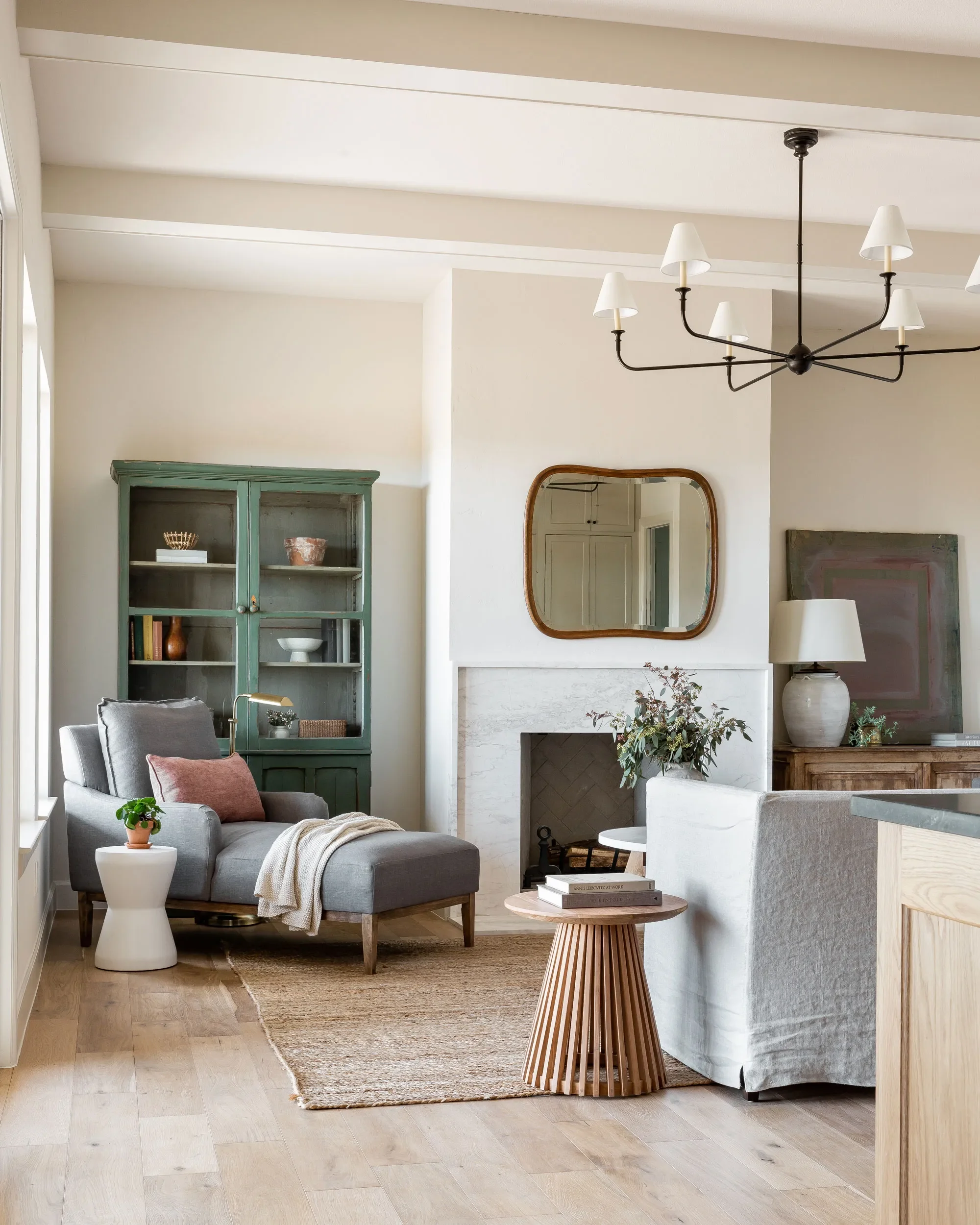The Best Warm White Paint Colors, as Seen in 8 Designers' Favorite Spaces