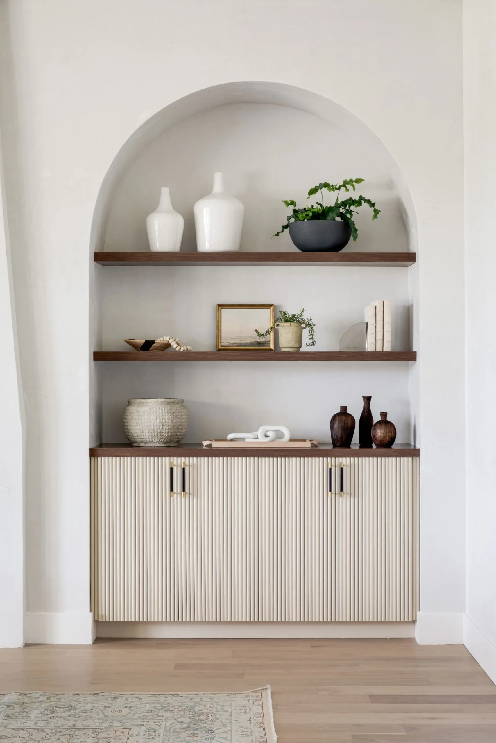 The Best Warm White Paint Colors, as Seen in 8 Designers' Favorite Spaces