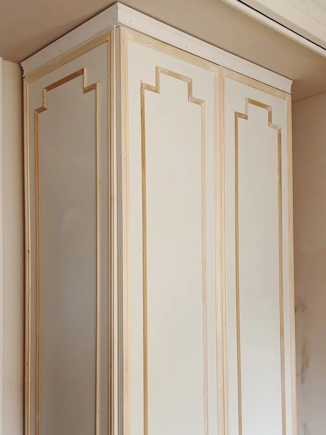 This $150 IKEA Pax Hack Stars Decorative Molding You Can Cut With Simple Shears