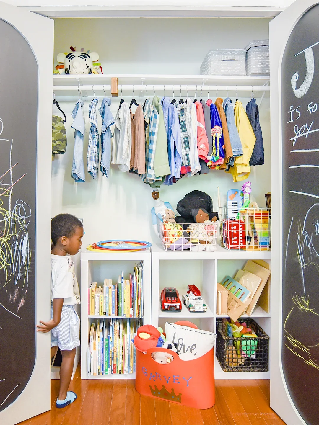 This Art-Loving Toddler’s Bedroom Features a New Take on the Chalkboard Wall