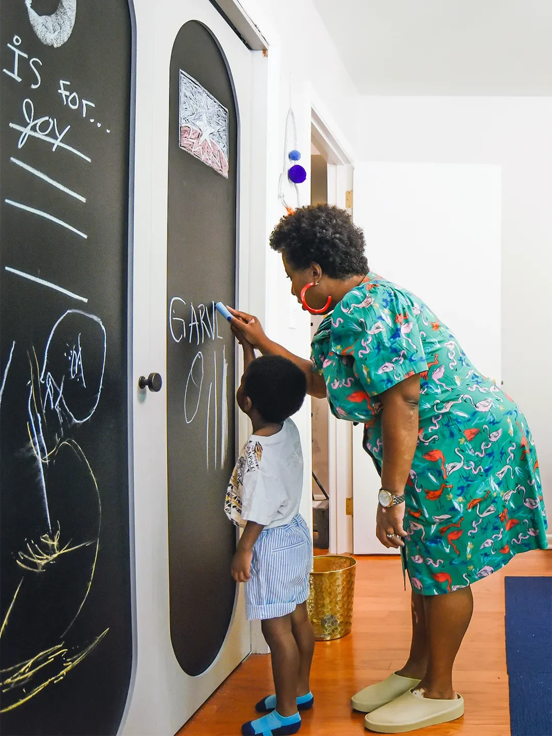 This Art-Loving Toddler’s Bedroom Features a New Take on the Chalkboard Wall