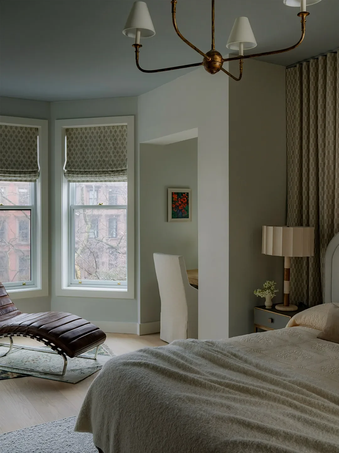 This Designer Undid a Historic Brownstone's Developer Remodel With Warm Layers and Soft Curves