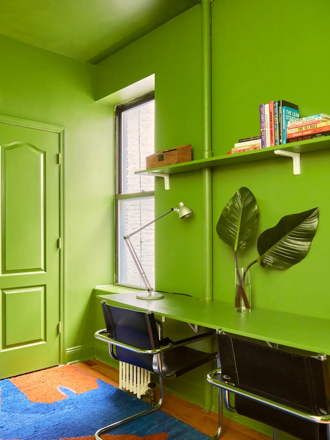 Turns Out, This Allover Green Office Is the Perfect Minimalist-Maximalist Compromise